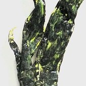 ohne titel, 2024, papierobjekt, 43 x 17 cm, copyright vg bildkunst + axel hptner